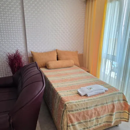 Miramar Palace 公寓 阳光海滩